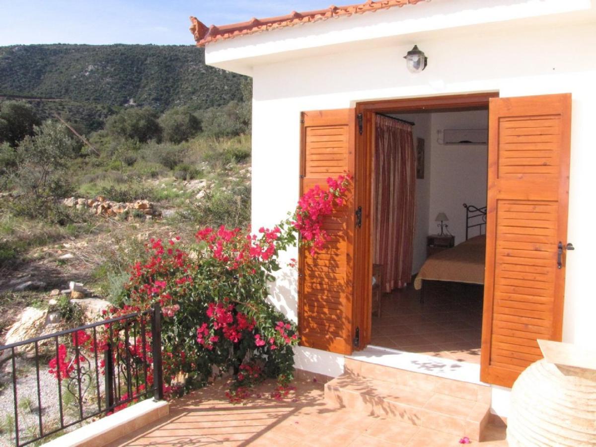 Oceanis - Luxury Seaside Villa Mourtero